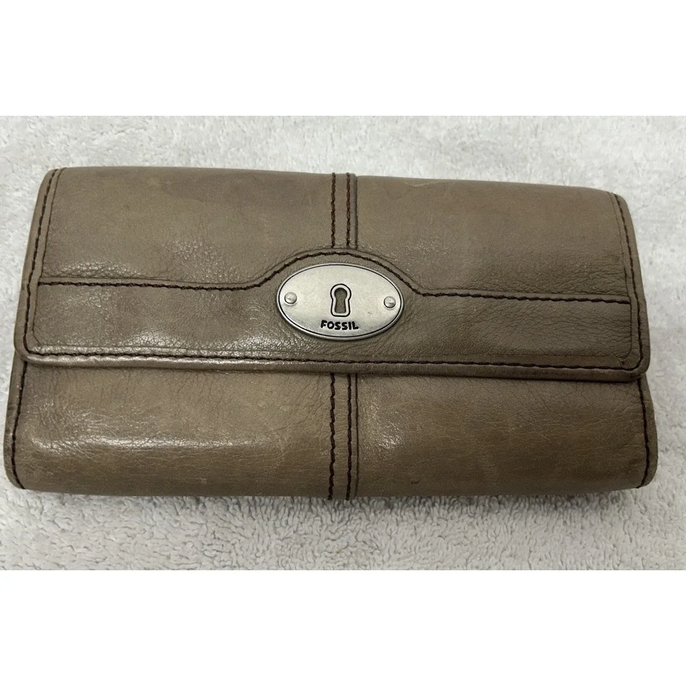 Fossil Womens Maddox Brown Leather Trifold Clutch Wallet